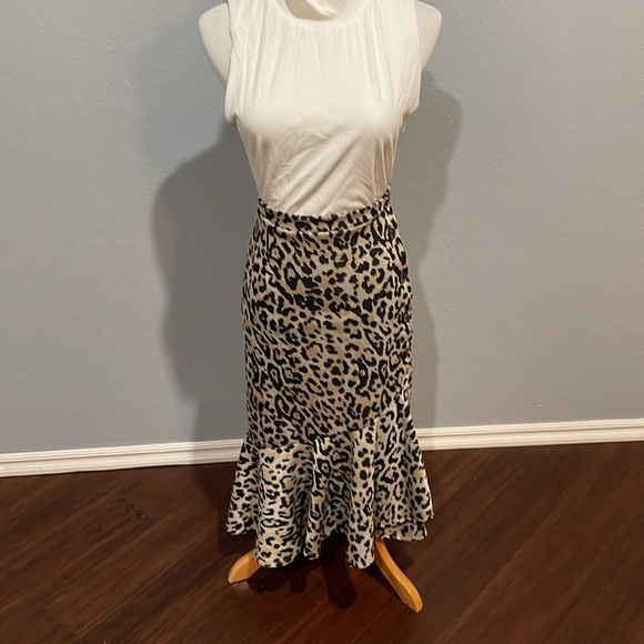 Cato skirt.  Size Large - Picture 2 of 5